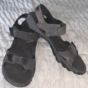 Men’s Columbia Velcro strap sandals size 10